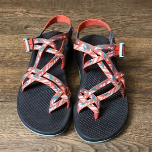 Women’s Chacos 9